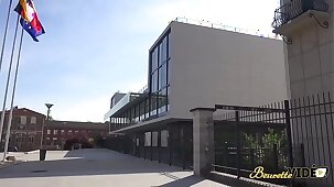 Elise prof mature baisée par le surveillant du collège