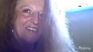 Magdalena, cougar blonde et salope, baise deux petits jeunes