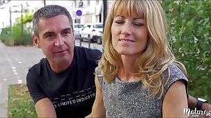 Naomi et Nico, les deux libertins fêtent leur anniversaire en gangbang