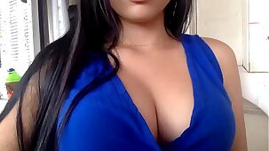 Hot Latina MILF Michelle shows herself off on cam